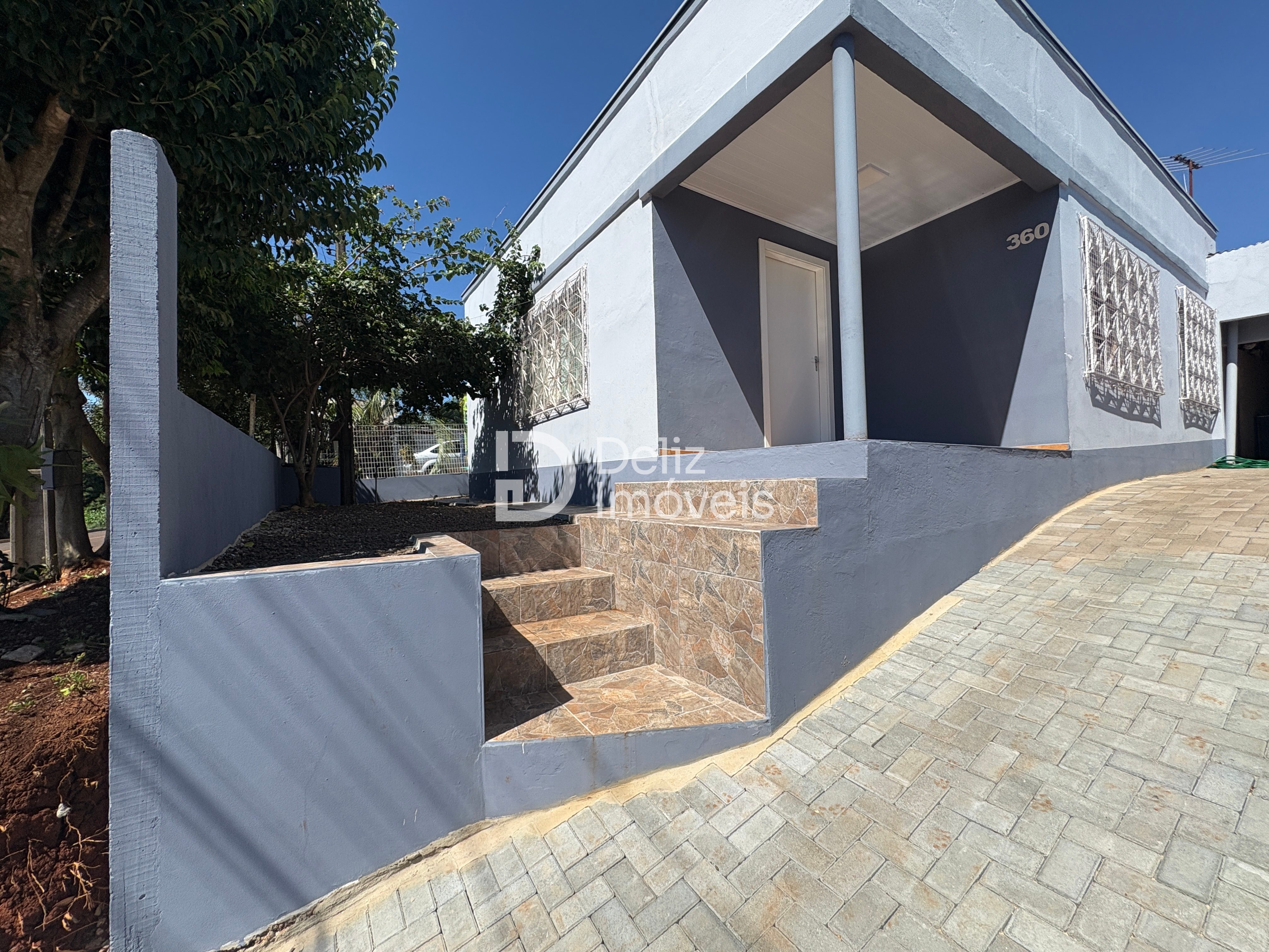 Casa com sobra de terreno