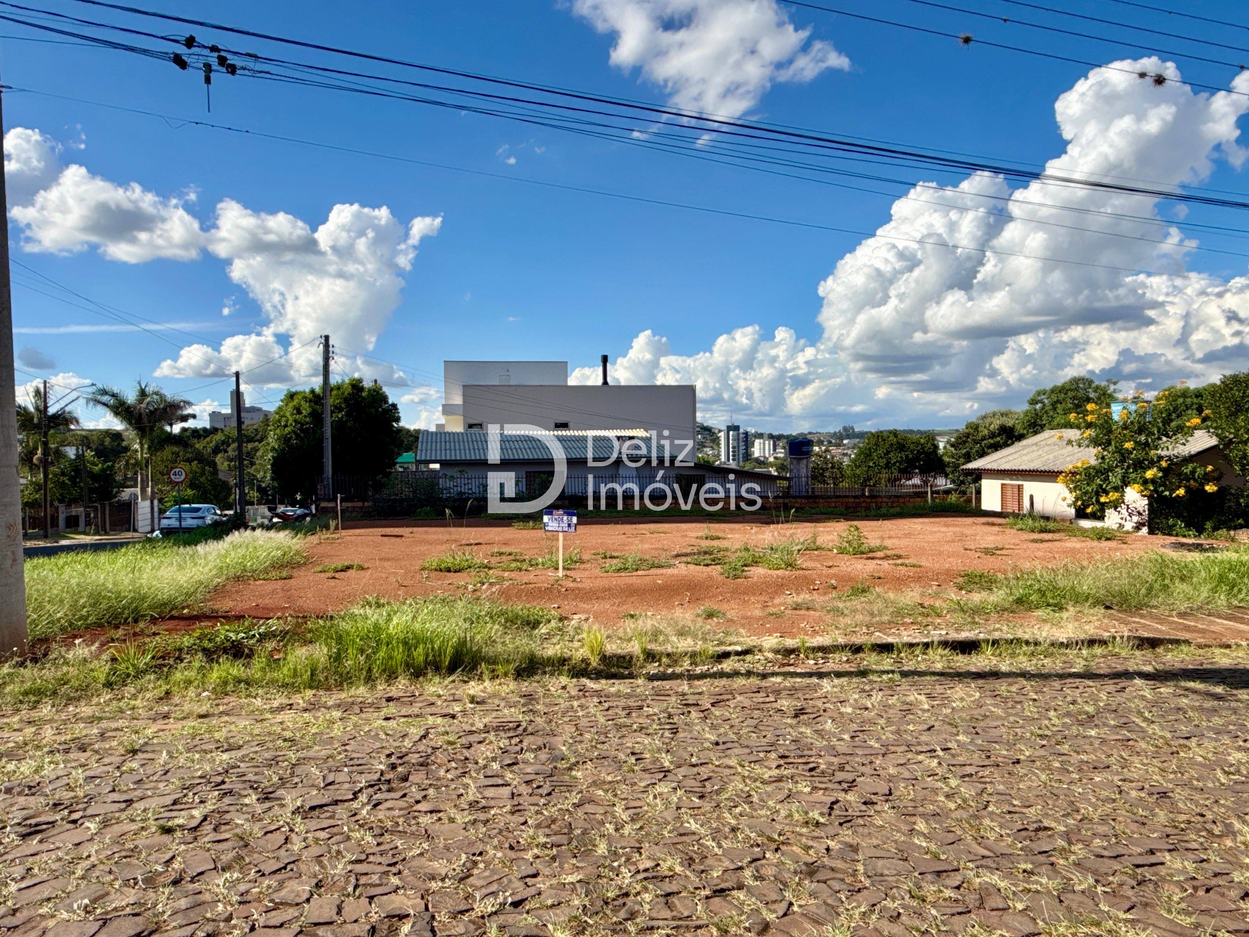 Terreno de esquina no bairro La Salle