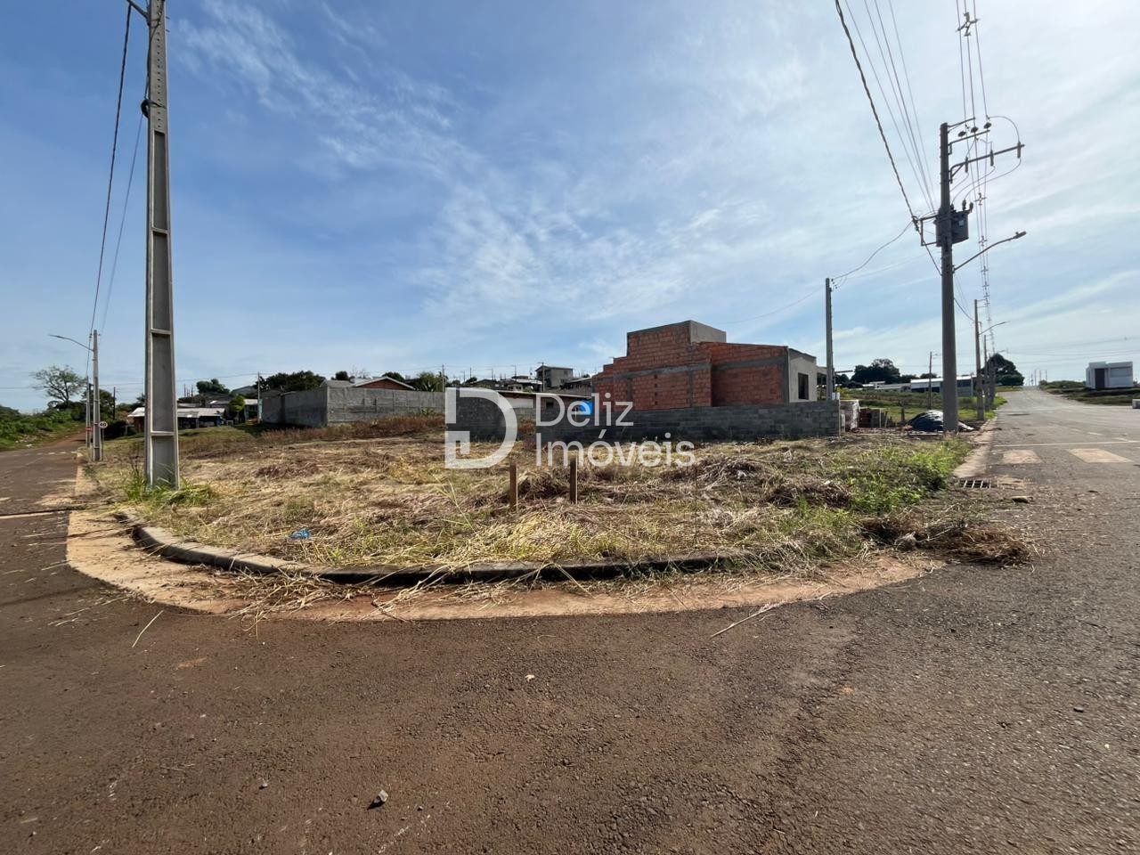 Terreno de esquina no Caminho dos Altos