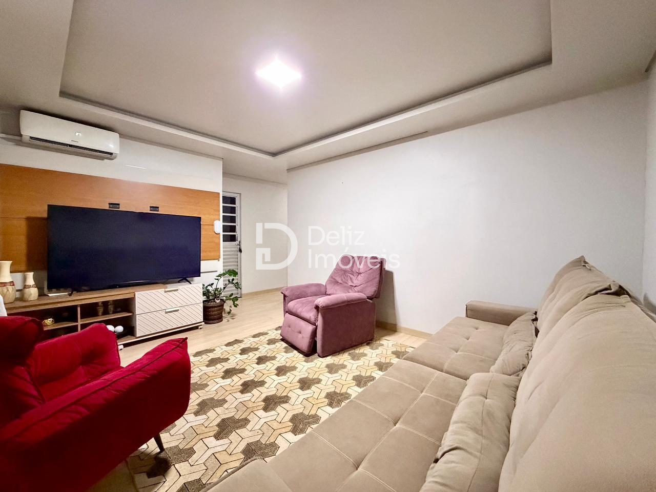CASA DE DOIS PISOS COM PISCINA AQUECIDA E ESPAÇO GOURMET