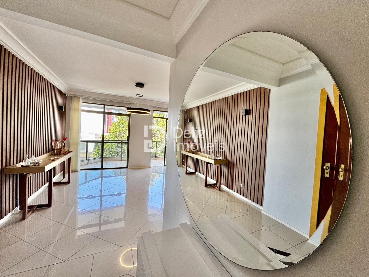 Apartamento com 03 suítes e 02 vagas de garagem no centro de Xanxerê - Foto 2